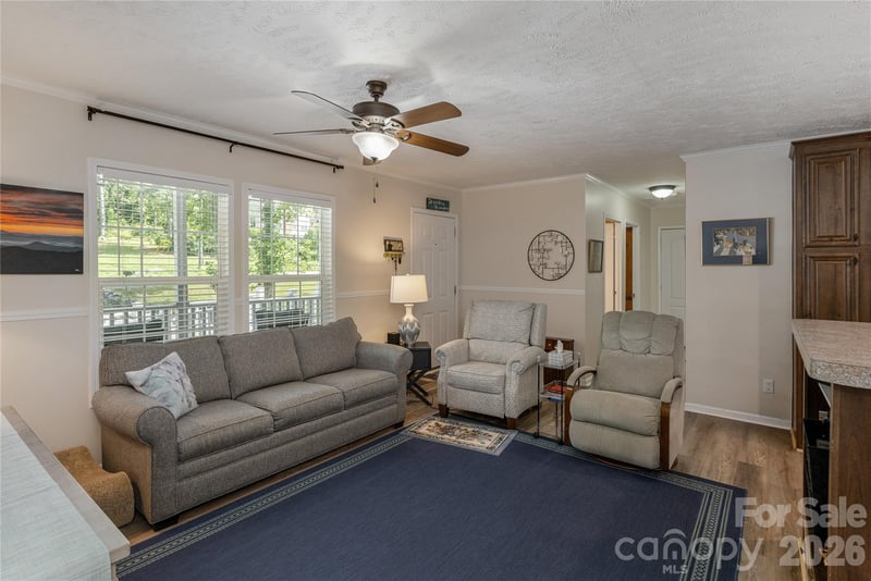 32 Beechwood Lakes Dr, Hendersonville, NC 28792