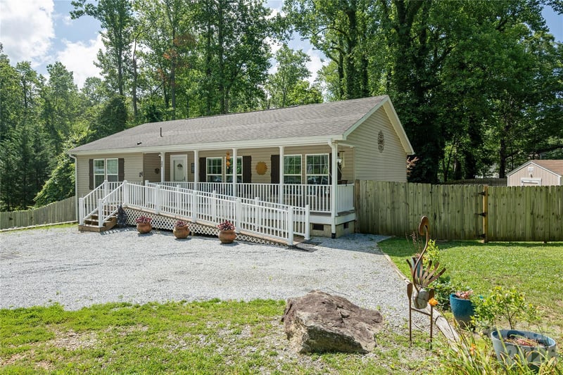 32 Beechwood Lakes Dr, Hendersonville, NC 28792