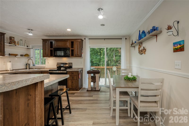 32 Beechwood Lakes Dr, Hendersonville, NC 28792