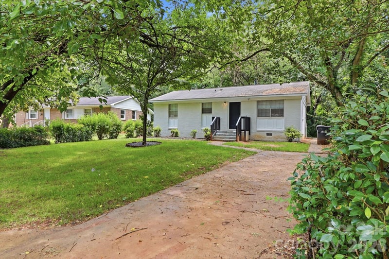 2121 Longleaf Dr, Charlotte, NC 28210