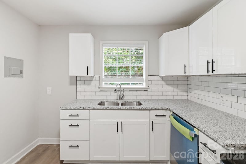 2121 Longleaf Dr, Charlotte, NC 28210
