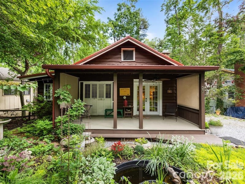 23 Leatherwood Ln, Hendersonville, NC 28739