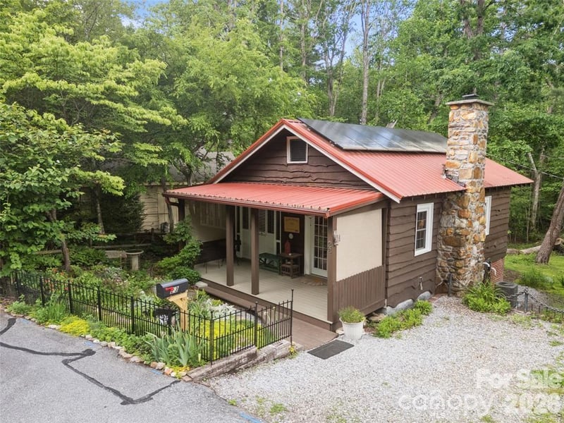 23 Leatherwood Ln, Hendersonville, NC 28739