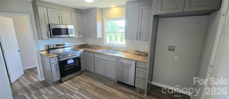 910 Lyndsey Brooke Ct, Lincolnton, NC 28092