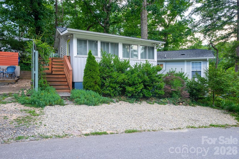 24 Rhododendron Dr, Asheville, NC 28805