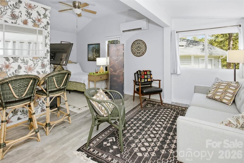 24 Rhododendron Dr, Asheville, NC 28805