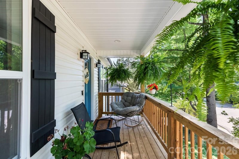 98 Dryid Hill Rd, Swannanoa, NC 28778