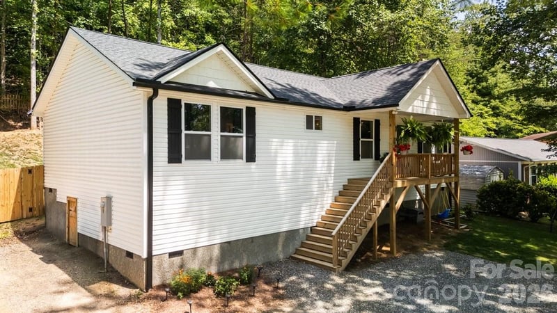 98 Dryid Hill Rd, Swannanoa, NC 28778