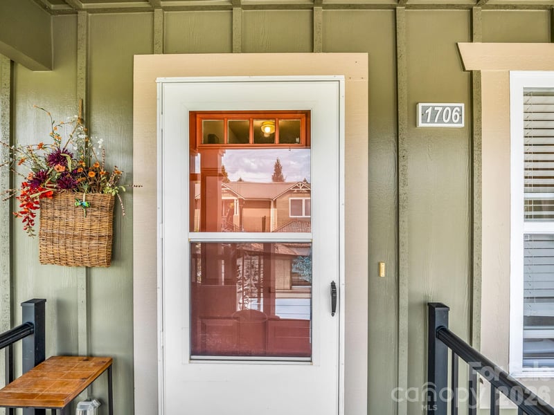 1706 Deermouse Way, Hendersonville, NC 28792