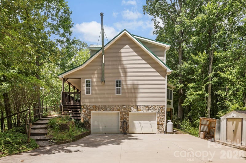 46 Michele Ln, Leicester, NC 28748