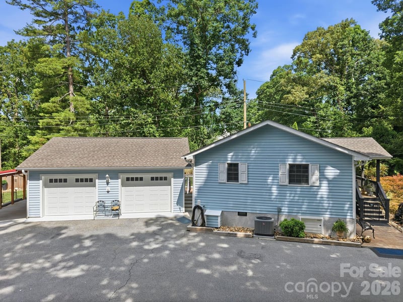 220 Bradshaw Ave, Hendersonville, NC 28792