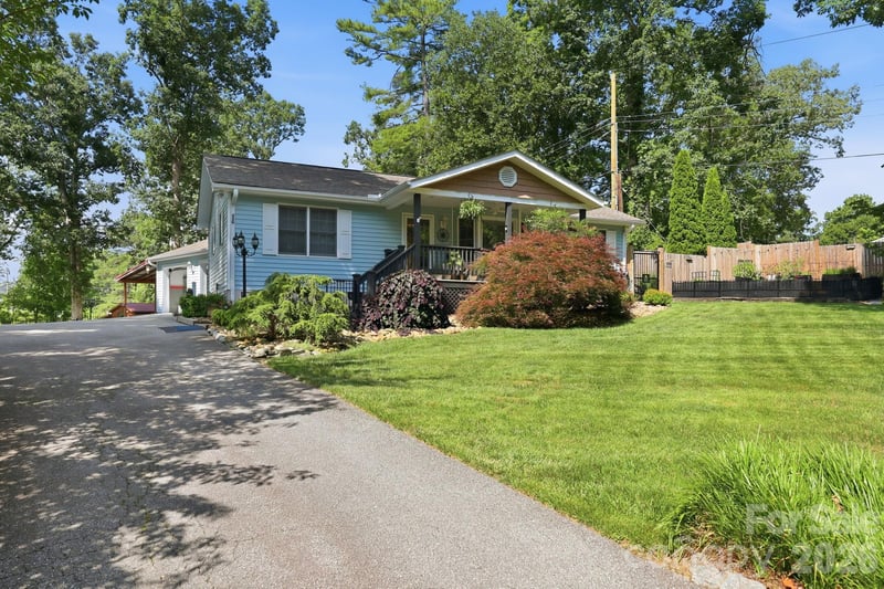 220 Bradshaw Ave, Hendersonville, NC 28792