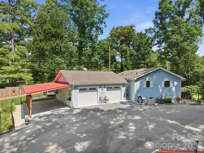 220 Bradshaw Ave, Hendersonville, NC 28792