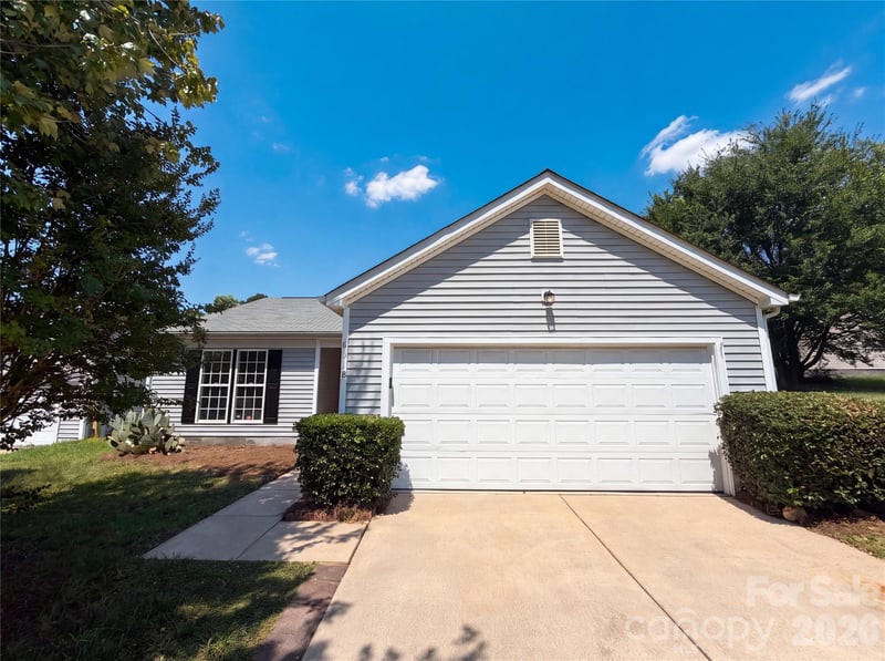 6318 Whispering Brook Ct, Charlotte, NC 28216