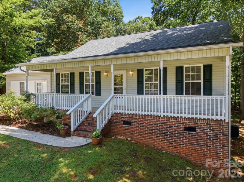 147 Valley Glen Dr, Troutman, NC 28166