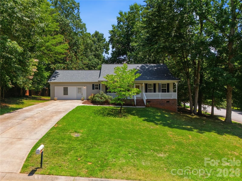 147 Valley Glen Dr, Troutman, NC 28166