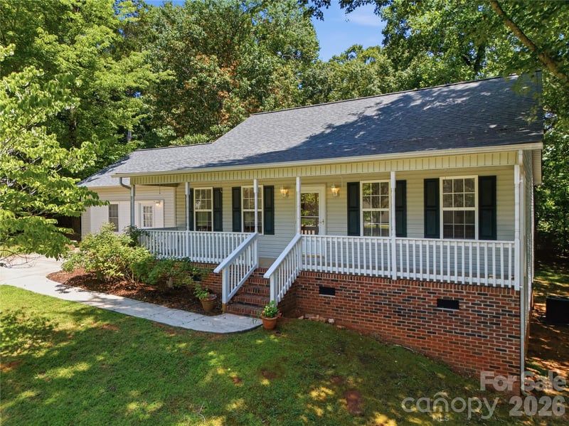147 Valley Glen Dr, Troutman, NC 28166