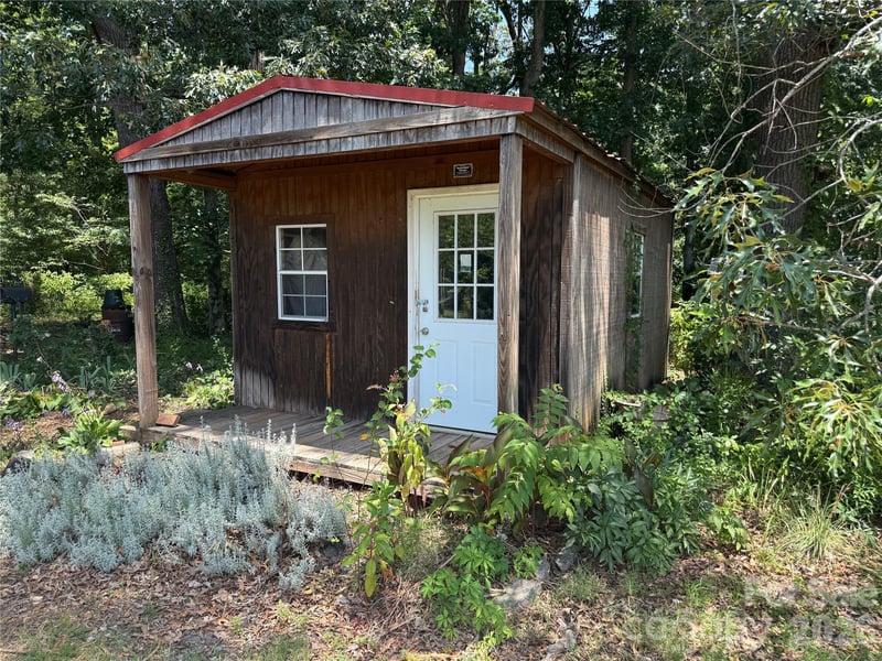 121 Brady Circle Rd, Statesville, NC 28625