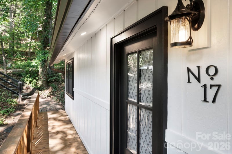 17 Woodhaven Pl, Asheville, NC 28805
