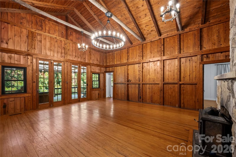 150 Indian Cave Park Rd, Hendersonville, NC 28739