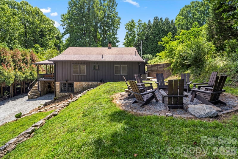 150 Indian Cave Park Rd, Hendersonville, NC 28739