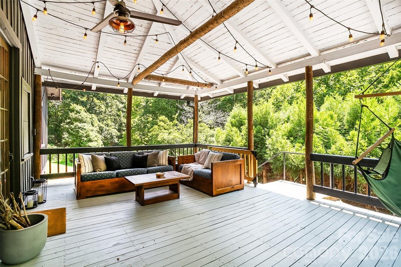 150 Indian Cave Park Rd, Hendersonville, NC 28739