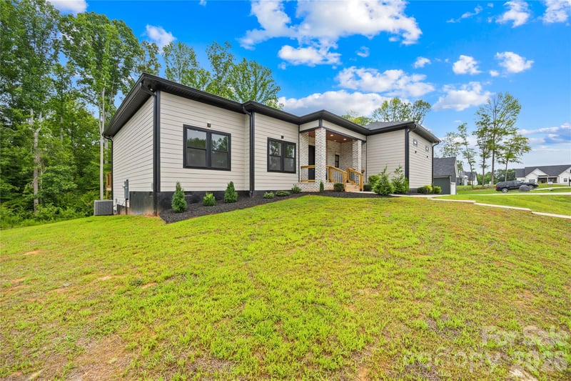 2004 Plain Field Dr, Bessemer City, NC 28016
