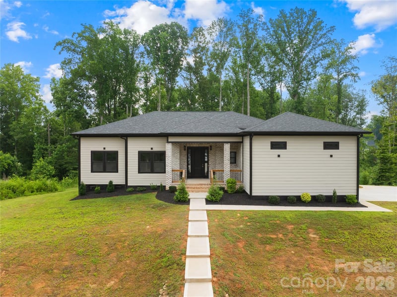 2004 Plain Field Dr, Bessemer City, NC 28016