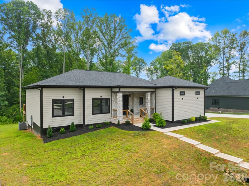 2004 Plain Field Dr, Bessemer City, NC 28016