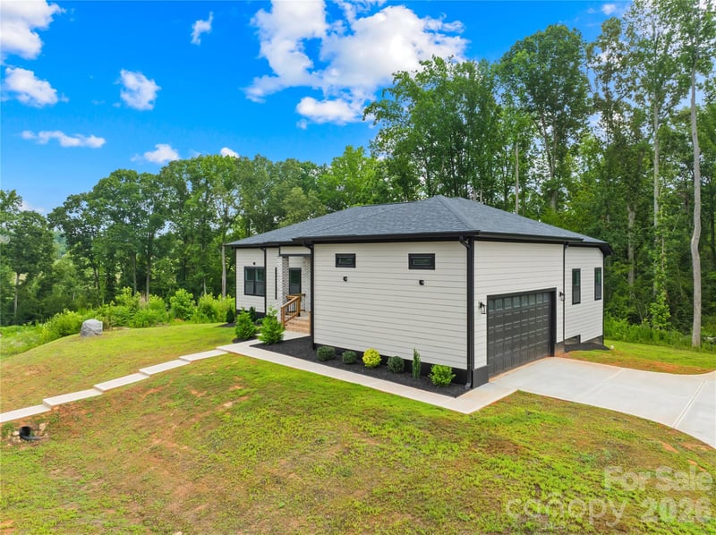 2004 Plain Field Dr, Bessemer City, NC 28016