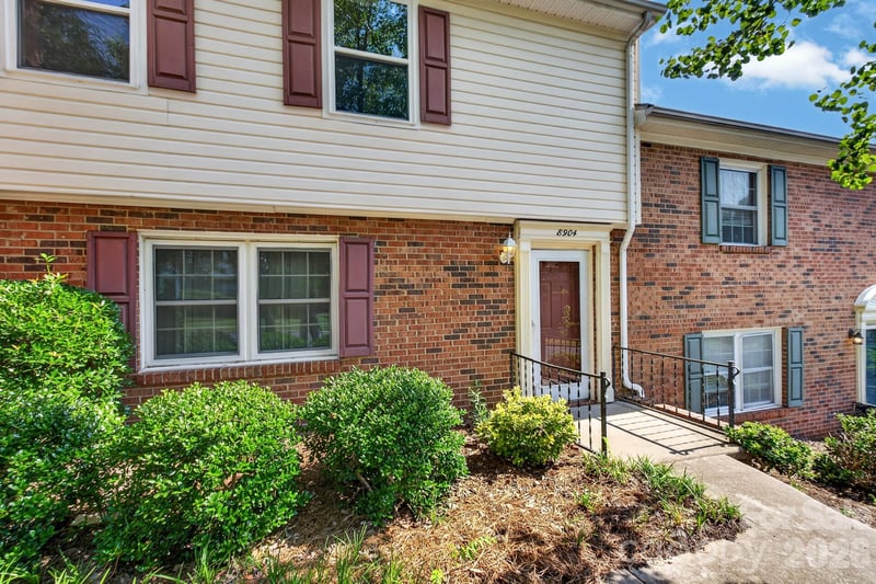8904 Hunter Ridge Dr, Charlotte, NC 28226