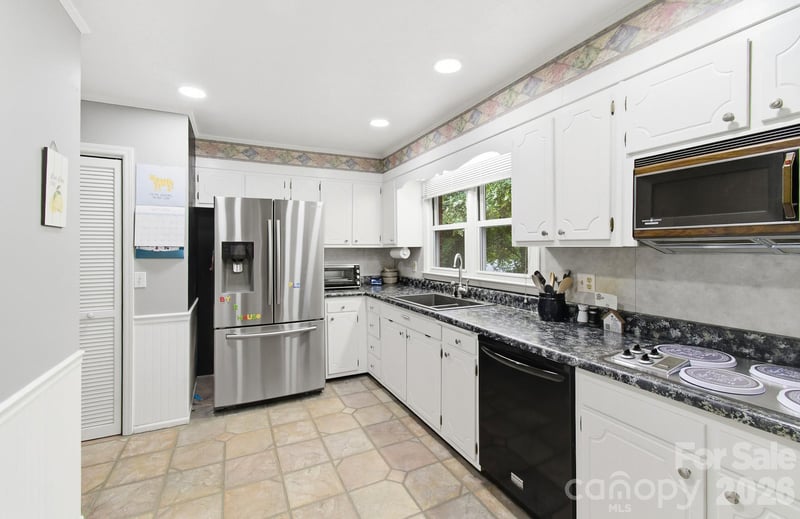 108 Arthur Ln, Hendersonville, NC 28791