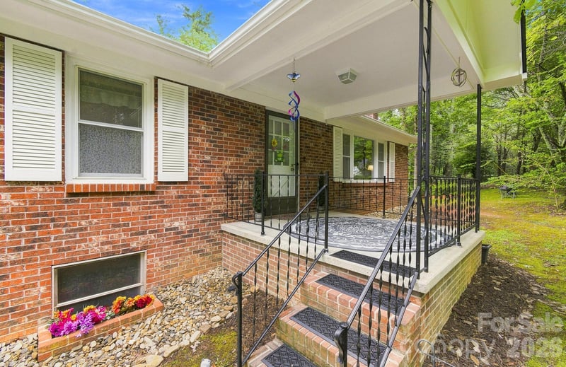 108 Arthur Ln, Hendersonville, NC 28791