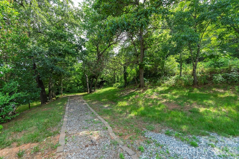 223 Davidson Rd, Swannanoa, NC 28778