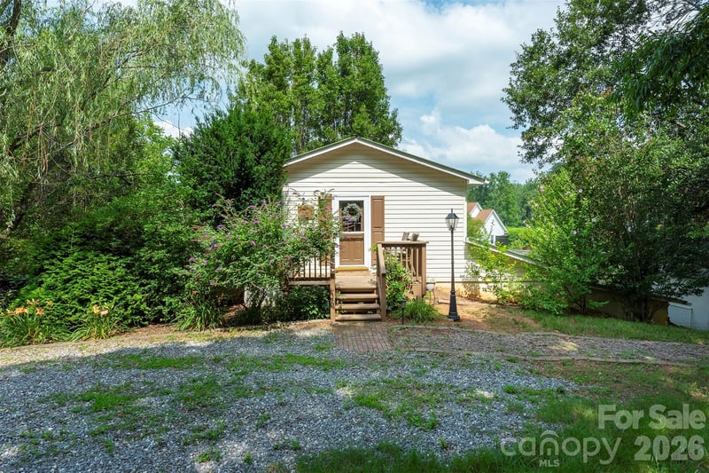223 Davidson Rd, Swannanoa, NC 28778