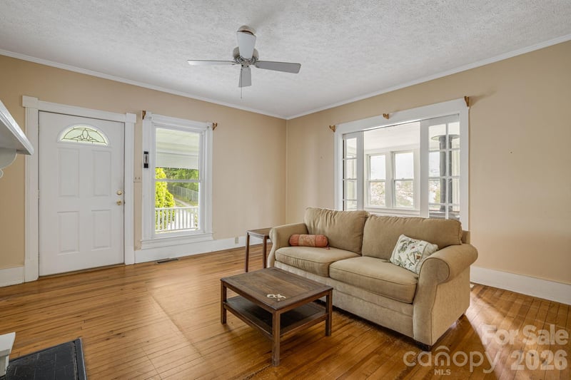 82 Hill St, Hot Springs, NC 28743