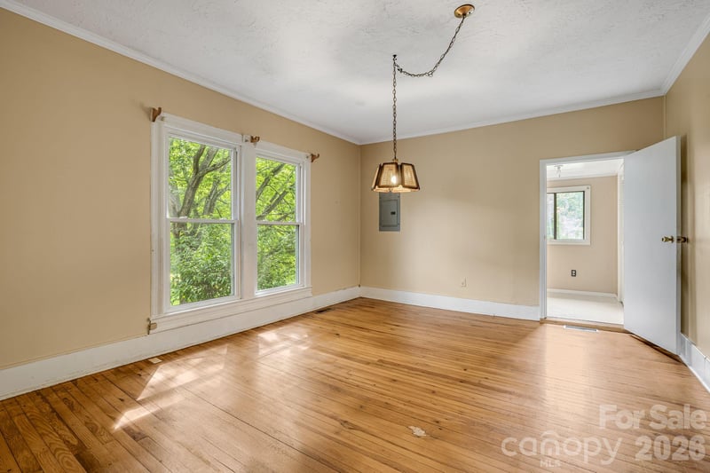 82 Hill St, Hot Springs, NC 28743