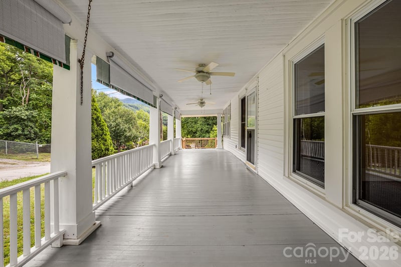 82 Hill St, Hot Springs, NC 28743