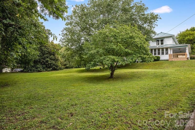 82 Hill St, Hot Springs, NC 28743