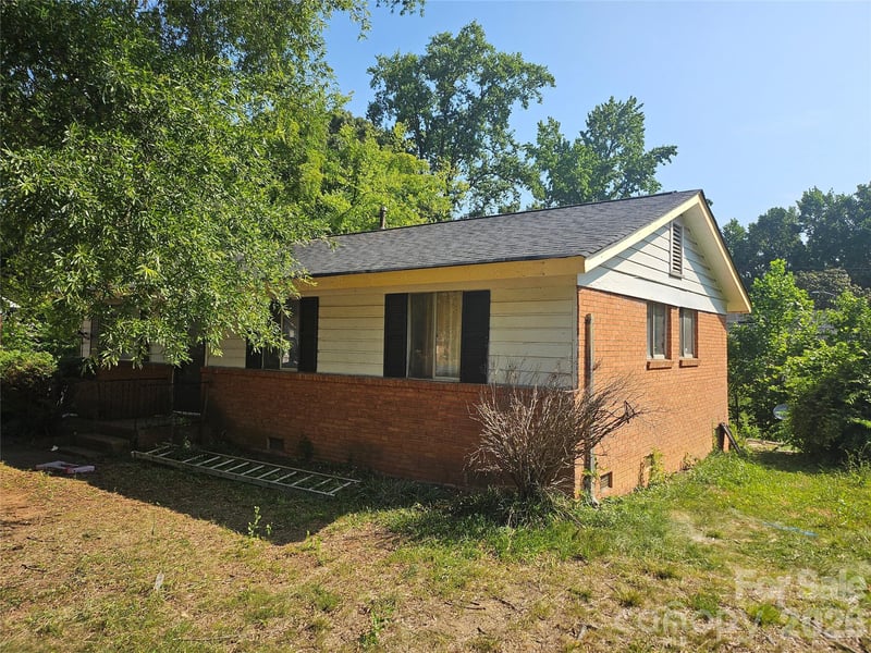 5415 Dennis Ct, Charlotte, NC 28213