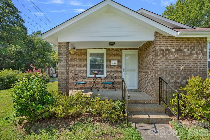 601 Main St, Dallas, NC 28034