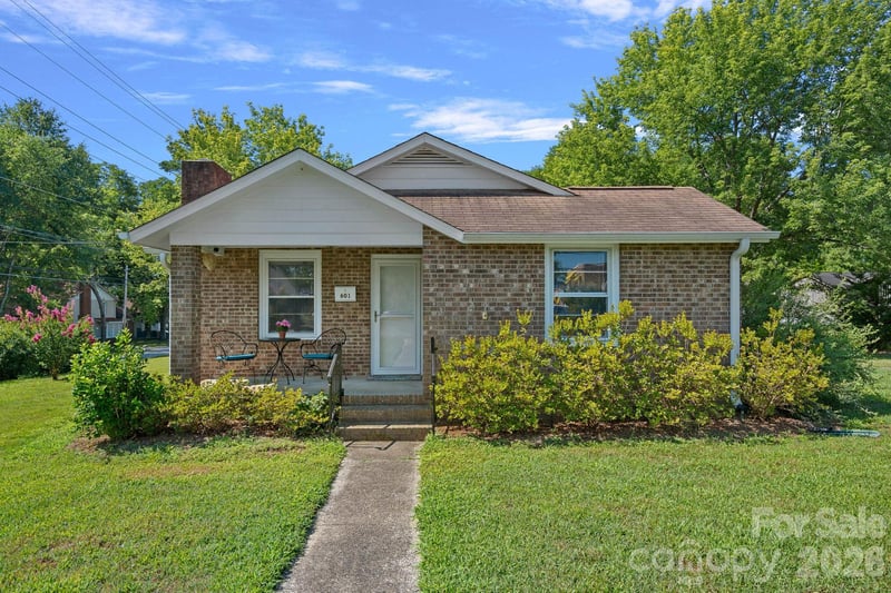 601 Main St, Dallas, NC 28034