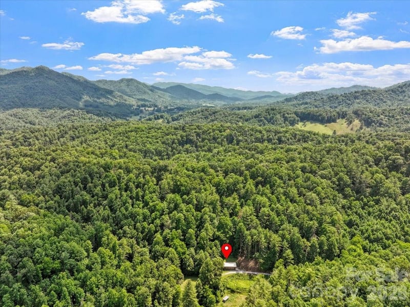 323 Mccurrey Rd, Burnsville, NC 28714
