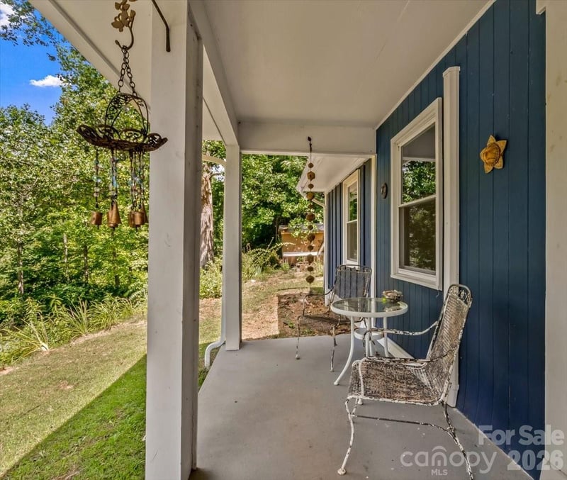 1280 Old Mine Fork Rd, Burnsville, NC 28714