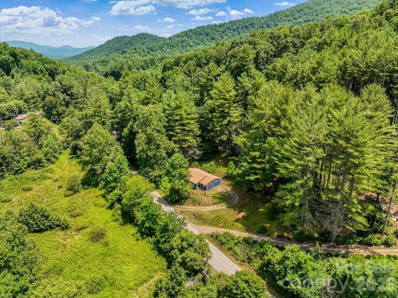 1280 Old Mine Fork Rd, Burnsville, NC 28714