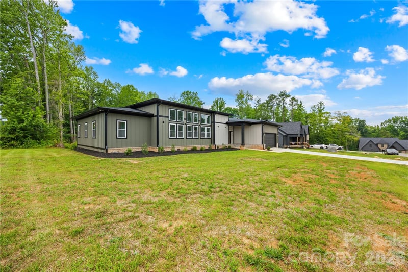 2003 Plain Field Dr, Bessemer City, NC 28016