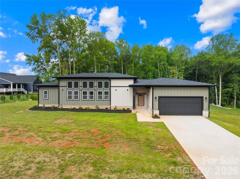 2003 Plain Field Dr, Bessemer City, NC 28016