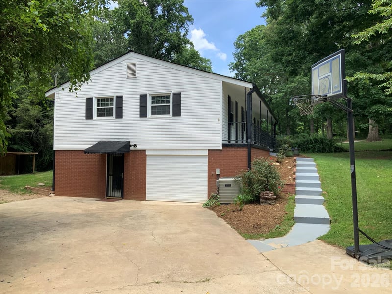 44 Rathfarnham Rd, Asheville, NC 28803