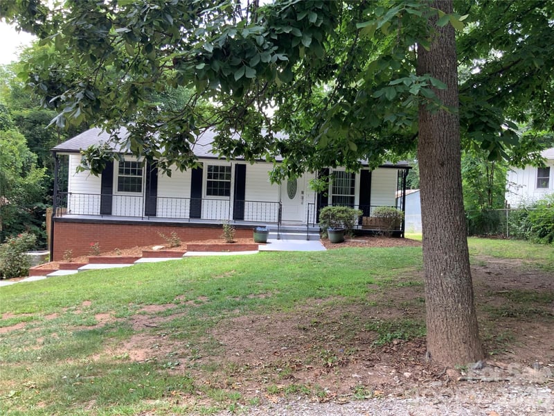44 Rathfarnham Rd, Asheville, NC 28803