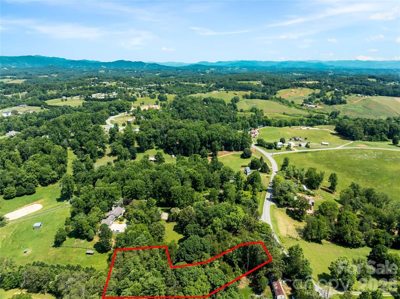99999 Bear Creek Rd, Leicester, NC 28748